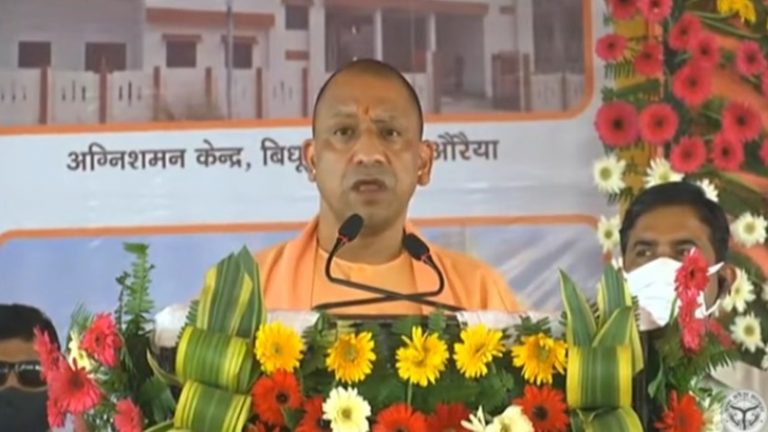 ‘माफिया पर बुल्डोजर चला है तो संरक्षण देने वालों पर जरूर चलेगा, राजनीति के अपराधीकरण को रोकना होगा’: औरैया में बोले सीएम योगी