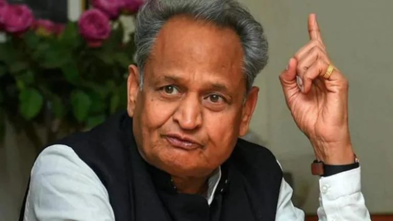 ये है कॉन्ग्रेस शासित राजस्थान: मंत्री बुजुर्ग को करता है ‘बेइज्जत’, दिव्यांग कर्मचारी को लाभ के बदले बेटी से माँगी जाती है ‘इज्जत’