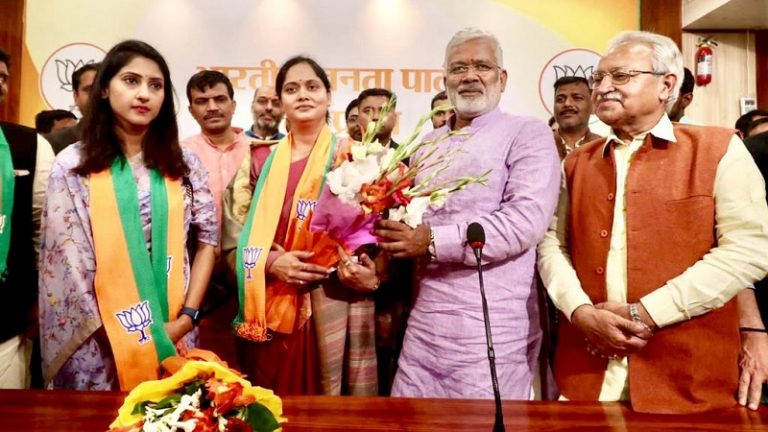सोनिया गाँधी के गढ़ में कॉन्ग्रेस को बड़ा झटका: बाग़ी MLA अदिति सिंह BJP में शामिल, पिता भी 5 बार रहे थे विधायक