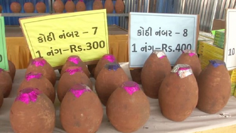 मिट्टी से पटाखे, 400 साल पुरानी पद्धति वडोदरा में पुनर्जीवित: ‘वोकल फॉर लोकल’ से इस दीवाली कुम्हारों की कमाई