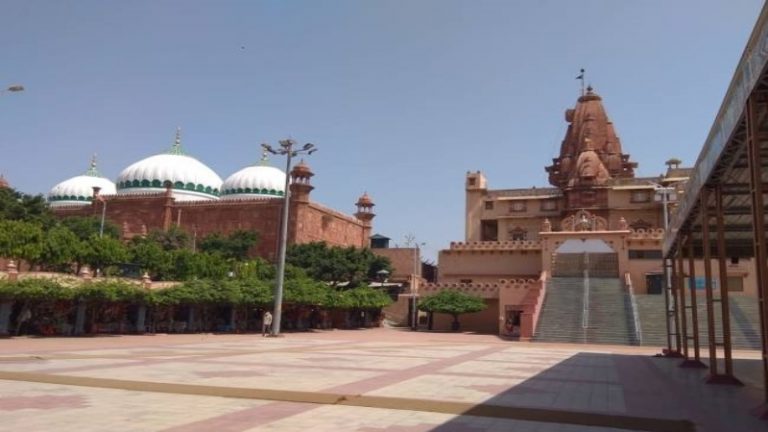 ‘श्रीकृष्ण मंदिर पर बने ईदगाह मस्जिद में नमाज पढ़ने पर लगे रोक, मंदिर के चिह्नों को मिटा रहे मुस्लिम’: DM को हिंदू पक्ष ने लिखी चिट्ठी