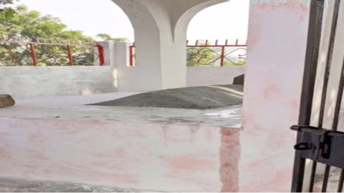 यूपी मंदिर मजार