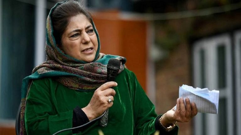 ‘नहीं बहाल हुआ 370 तो हम भारत के साथ रहने का फैसला वापस ले लेंगे’: बोलीं महबूबा मुफ़्ती – ‘गोडसे के हिंदुस्तान में नहीं रहेंगे कश्मीरी’