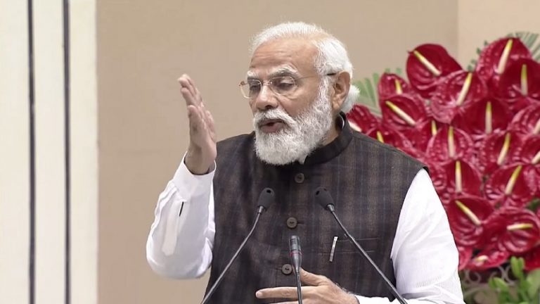 ‘अंतरराष्ट्रीय ट्रेवल रेस्ट्रिक्शन्स में ढील वाली योजना की समीक्षा कीजिए’: PM मोदी का अधिकारियों को निर्देश, नए कोविड वेरिएंट पर बैठक
