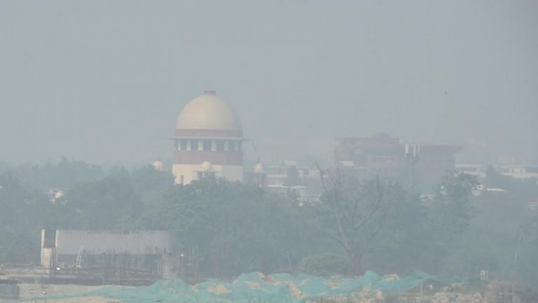‘हम दुनिया को क्या संदेश दे रहे, ब्यूरोक्रेसी कहाँ है?’: SC ने दिल्ली प्रदूषण पर फिर ली क्लास, कहा – एक वैज्ञानिक मॉडल तैयार कीजिए
