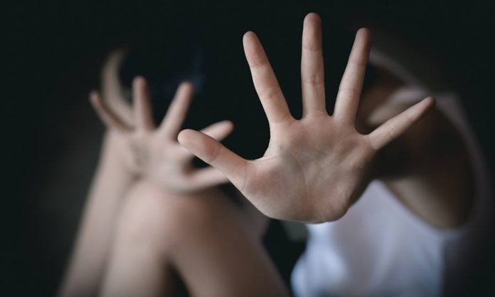 गैंगस्टर बीवी रेप क्रिकेटर कॉन्ग्रेस नेता