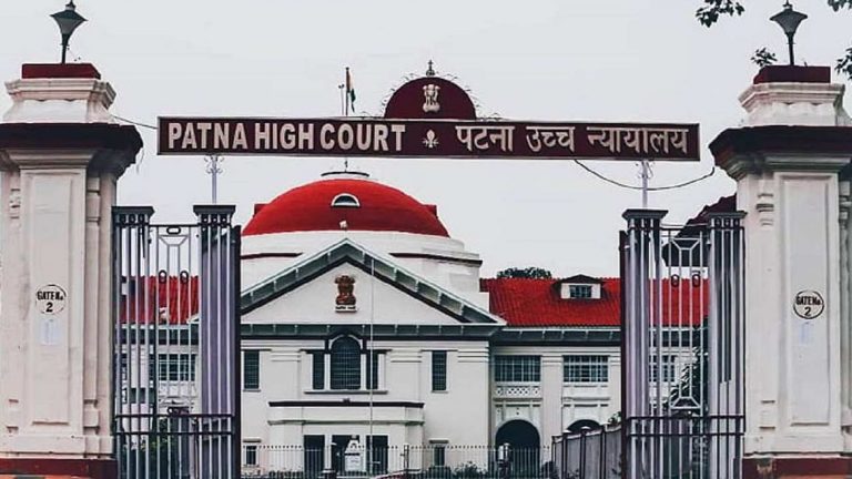 ‘हमारे साहब (एसपी) को नोटिस भेजते हो, तुम्हारी औकात बताता हूँ’: SHO और दारोगा ने जज को बुरी तरह पीटा, पिस्टल ताना और गंदी-गंदी गालियाँ दीं