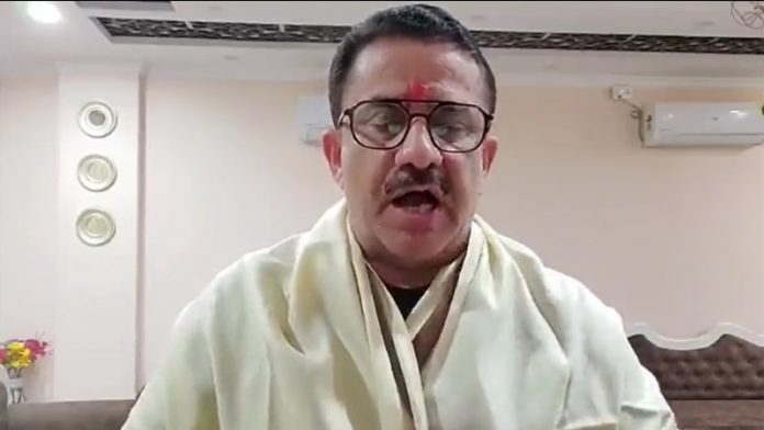 असदुद्दीन ओवैसी पर भड़के वसीम रिजवी, दी चेतावनी