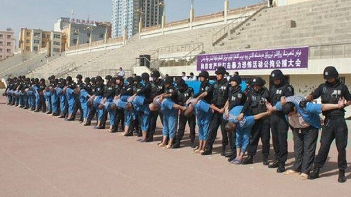 उइगर मुस्लिमों का नरसंहार कर रहा चीन