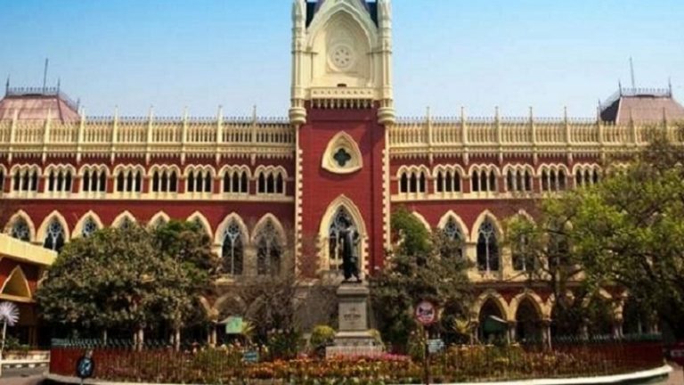 स्कूल से लौट रही थी, दुपट्टा खींचा-हाथ पकड़ा-शादी करने को कहा… कलकत्ता हाई कोर्ट ने कहा- यह POCSO एक्ट के तहत यौन हमला नहीं