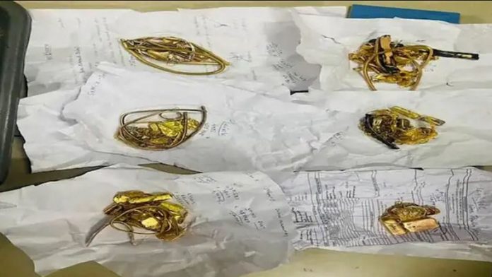 मुंबई एयरपोर्ट, सोने की तस्करी