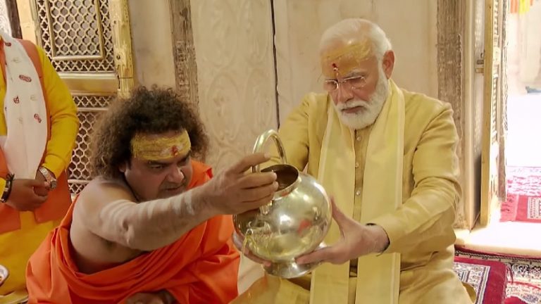 ‘आपकी धर्म परायणता के कारण हो रहा ये कार्य’: पुरोहितों ने की प्रशंसा तो बोले PM मोदी – सब महादेव की इच्छा से हो रहा
