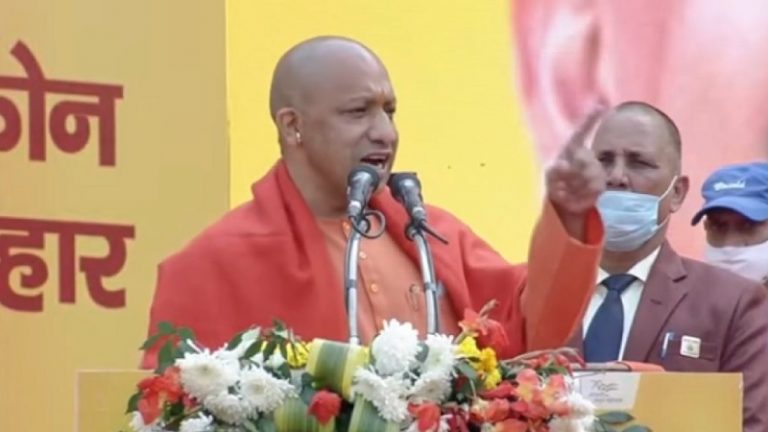 युवाओं के लिए 1 करोड़ टैबलेट-स्मार्टफोन, मुफ्त इंटरनेट, कंटेंट भी फ्री मिलेगा: CM योगी ने वीर सावरकर और गुरु गोविंद को किया याद