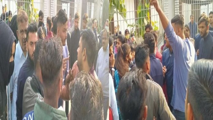 बिजनौर, कॉलेज शिक्षक अरशद, अश्लील मैसेज
