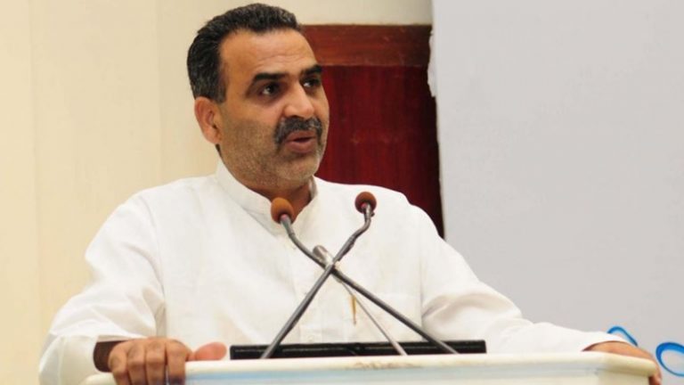 ‘पूरब में अयोध्या-काशी के बाद अब पश्चिम में मथुरा में होगा मंदिर निर्माण’: केंद्रीय मंत्री ने कहा – मथुरा की तैयारी है