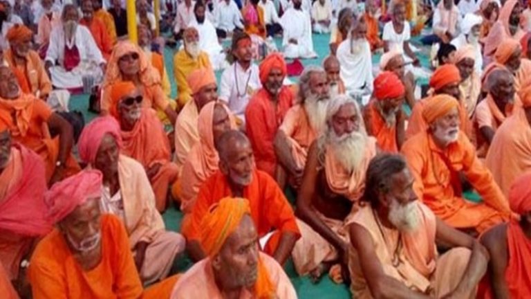 ‘हिन्दू विरोधी षड्यंत्रों का मिलेगा जवाब’: कॉन्ग्रेस-सपा के खिलाफ संत समाज ने फूँका बिगुल, अखिलेश यादव के ‘चिलमजीवी’ बयान से नाराज़