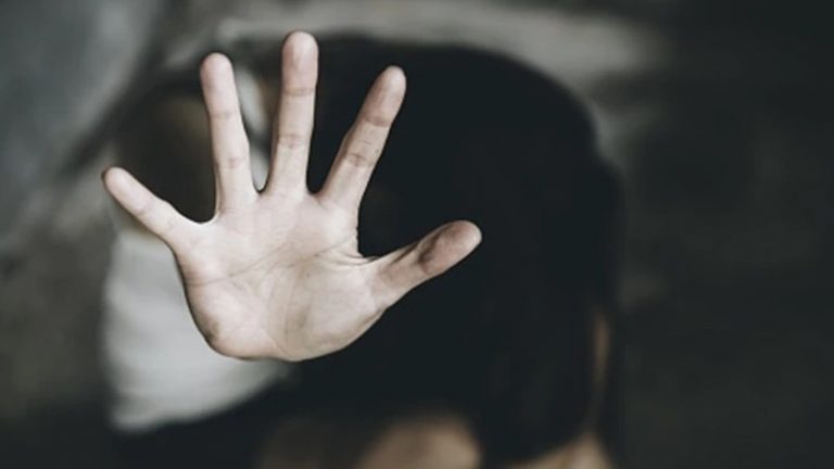 फल विक्रेता मोहम्मद जावेद ने 4 साल तक किया महिला डेंटिस्ट का रेप: सस्ते में फल देकर फँसाया, लिव-इन में भी रखा हुआ था