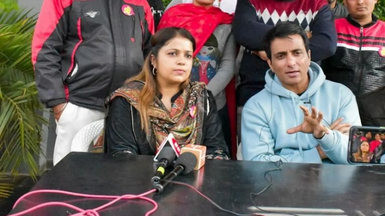 सोनू सूद की बहन मालविका सच्चर ने थामा कॉन्ग्रेस का दामन, मोगा से विधानसभा प्रत्याशी बनाने का ऐलान जल्द
