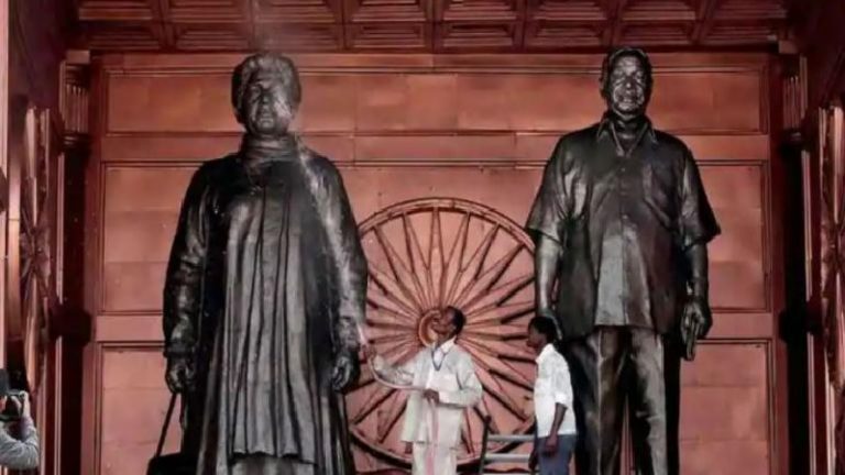 CM रहते मायावती ने अपनी ही मूर्तियों पर लुटा दिए थे ₹2600 Cr, हाथी की भी कई मूर्तियाँ: सुप्रीम कोर्ट ने कहा था – करदाताओं के पैसे लौटाओ