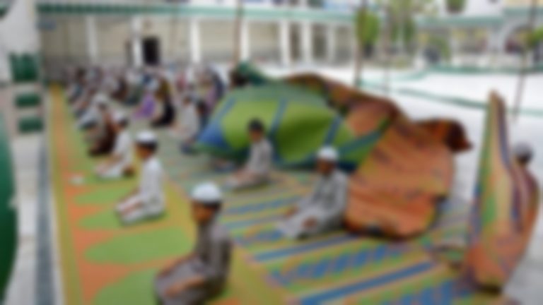 हिजाब के लिए प्रदर्शन के बाद अब सरकारी स्कूल की क्लास में ही नमाज: हिन्दू संगठनों ने किया विरोध, डीएम ने तलब की रिपोर्ट