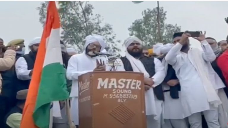 ‘मुस्लिमों ने कानून हाथ में ले लिया तो हिंदुओं को भागने की जगह नहीं मिलेगी’: बरेली में तौकीर रजा ने उगला जहर, कहा- हम पैदाइशी लड़ाकू