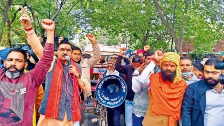 गुरुग्राम में भी बुलंद हुई कालीचरण महाराज की रिहाई की आवाज, इंडियन एक्सप्रेस ने बताया- एंटी नमाज ब्रिगेड