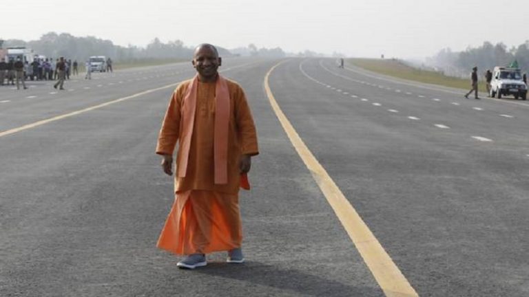‘एक्सप्रेस प्रदेश’ बन रहा है यूपी, ग्रामीण इलाकों में भी 15000 Km सड़कें: CM योगी कुछ यूँ बदल रहे रोड इंफ्रास्ट्रक्चर