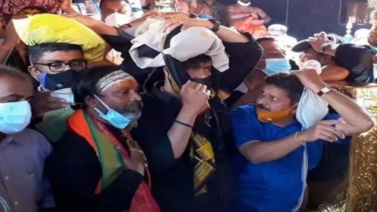 एक महीने से अजय देवगन ने नहीं काटे नाखून-बाल-दाढ़ी, कड़ी साधना के बाद सबरीमाला मंदिर में किए दर्शन: सिर पर अरुमुदी केत्तु लिए दिखे