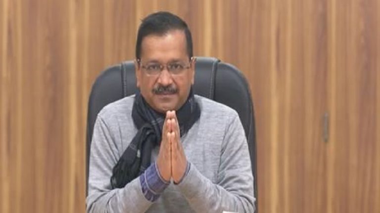 बदहाल मोहल्ला क्लिनिक, कीचड़ वाली सड़क और 106 लोगों की ठंड से मौत: CM केजरीवाल के कहने पर लोगों ने गिनाए काम, साथ डिनर का दिया है ऑफर