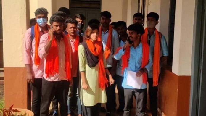 कर्नाटक, हिजाब, भगवा स्कार्फ