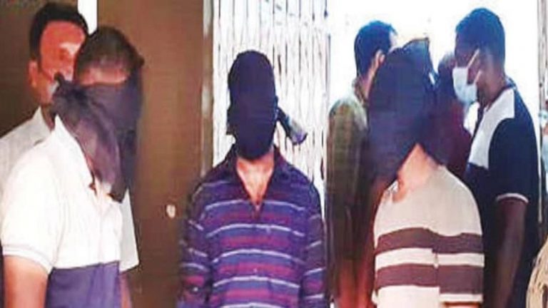 पति भेजते और एक ही समय में तीन पुरुष करते पत्नी से सेक्स: केरल में चल रहा था पार्टनर एक्सचेंज रैकेट, टेलीग्राम-मैसेंजर ऐप से करते थे कॉन्टैक्ट
