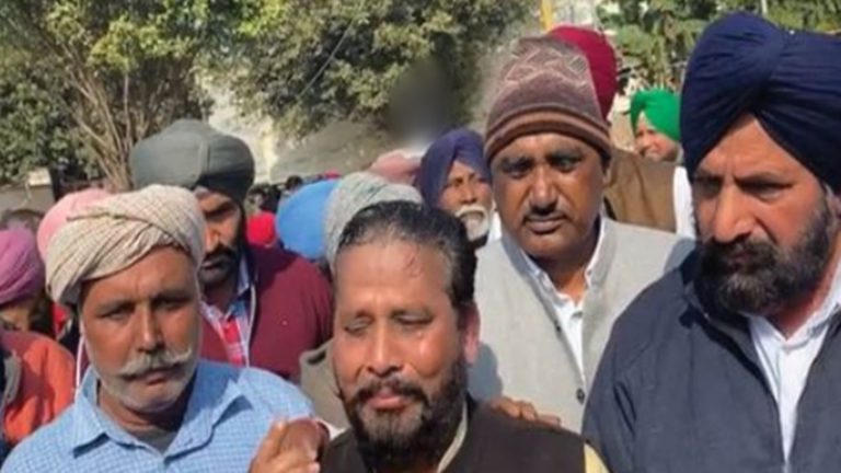 सपा-बसपा नेताओं के बाद अब टिकट कटने पर फूट-फूट कर रोया कॉन्ग्रेस MLA का पति, कहा – मेरे छोटे-छोटे बच्चे है, पार्टी को तरस नहीं आई