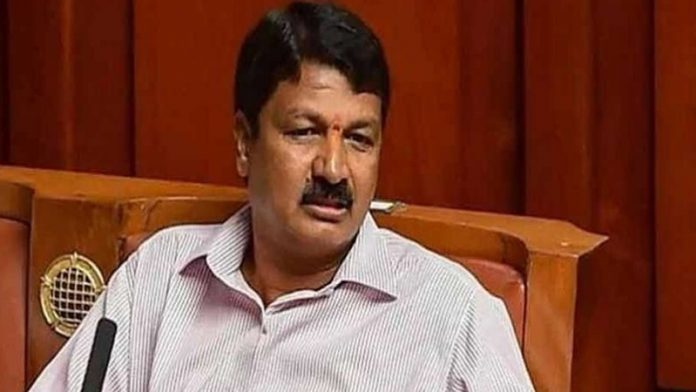 सेक्स स्कैंडल मामले में रमेश जरकीहोली को मिली क्लीन चिट