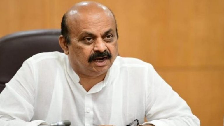 बुर्के पर विवाद के बीच कर्नाटक में खुलेंगे स्कूल, उडुपी में 19 फरवरी तक धारा 144