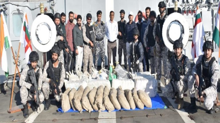 पाकिस्तान से आ रहा 800 किलो ड्रग्स जब्त, ₹2000 करोड़ है कीमत: समुद्र में NCB और भारतीय नौसेना का पहला जॉइंट ऑपरेशन