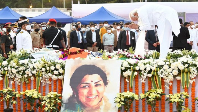 पंचतत्व में विलीन हुईं लता मंगेशकर