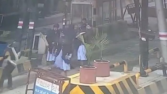 उत्तराखंड, टोल, निहंगों, हमला