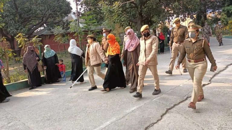 बुर्का पहनकर माँ-बेटी कर रही थीं फर्जी मतदान, आजम खान के रामपुर में पकड़ी गईं: BJP ने चुनाव आयोग से की शिकायत