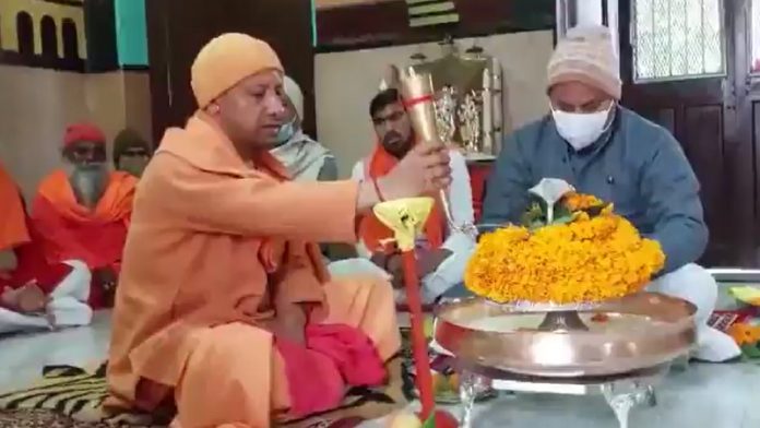 योगी आदित्यनाथ, गोरखपुर, नामांकन