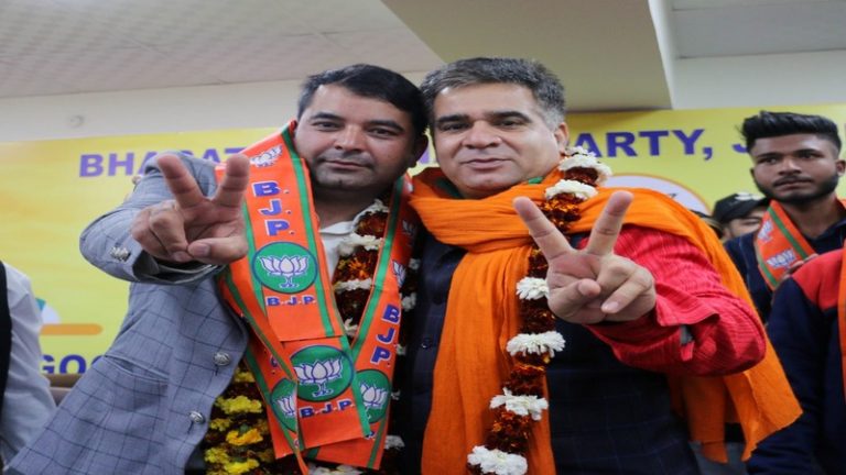 ‘स्वार्थी कॉन्ग्रेस ने चाचा का अपमान किया’: गुलाम नबी आज़ाद के भतीजे ने थामा BJP का दामन, कहा – PM मोदी के जमीनी काम से प्रभावित