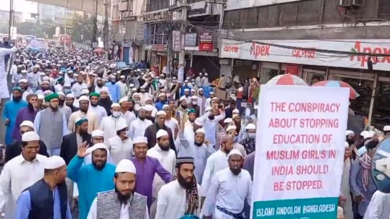 ‘हिंदू महिलाओं को बिंदी-सिंदूर में सड़क पर नहीं निकलने देंगे’: बुर्का विवाद के बीच धमकी वाला Video वायरल