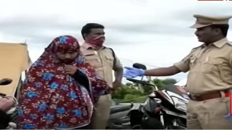 बुर्का पहन कर हिजाब बैन का कर रहे थे विरोध, पुलिस ने उठवाया नकाब तो 40% निकले मर्द – Fact Check
