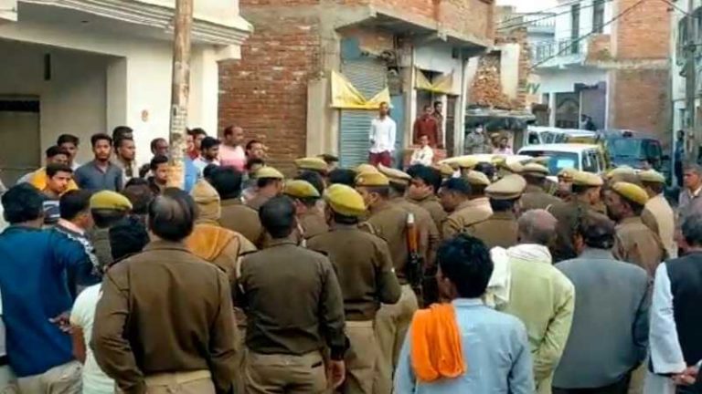 बुर्के पर हो रही थी बात, मुस्लिम भीड़ ने किया हमला: RSS नगर प्रचारक के सिर में चोट, UP की घटना