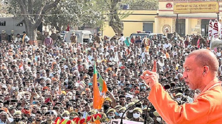 …ऐसे लोगों पर हमारा डंडा नहीं चलेगा तो क्या चलेगा, क्या इनकी आरती उतारूँ: अखिलेश राज के करप्शन का जिक्र कर बोले CM योगी