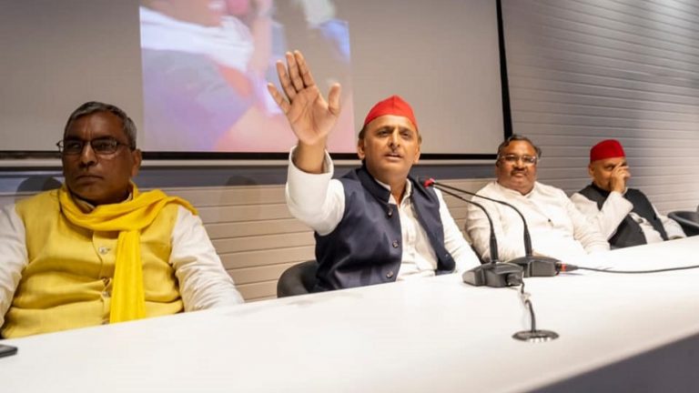 ‘चुनाव आयोग EVM में कर रहा है गड़बड़ी’: एग्जिट पोल्स पर बरसते हुए ‘रोते-रोते बचे’ अखिलेश यादव, कहा – किसानों की तरह बैठे सपा कार्यकर्ता
