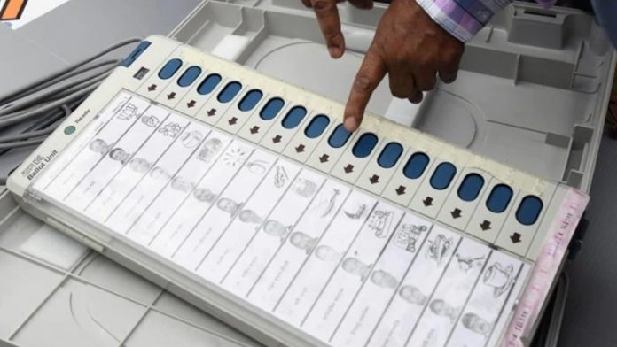 ईवीएम में छेड़छाड़ से चुनाव आयोग का इनकार
