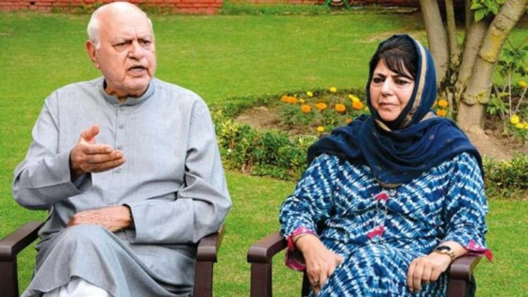 फारूक ने जगमोहन पर मढ़ा दोष तो महबूबा बोलीं- दर्द को हथियार बना रहा केंद्र: कश्मीरी पंडित नरसंहार की सच्चाई सामने आने से घबराए कश्मीरी नेता