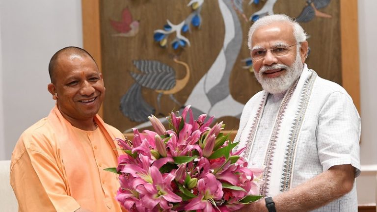 ‘वो राज्य को विकास के पथ पर और आगे ले जाएँगे’: दिल्ली दौरे पर PM मोदी से मिले CM योगी, शपथग्रहण में आने का न्योता भी दिया