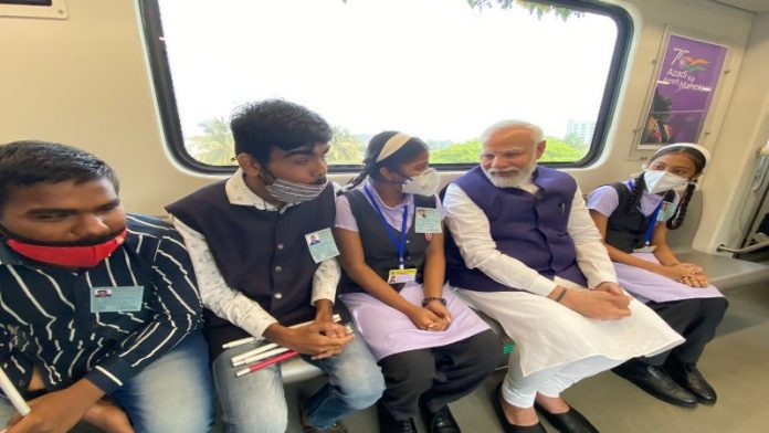 PM Modi Pune Metro