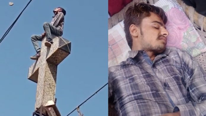 पाकिस्तान में चर्च के क्रॉस पर चढ़ा मुस्लिम व्यक्ति